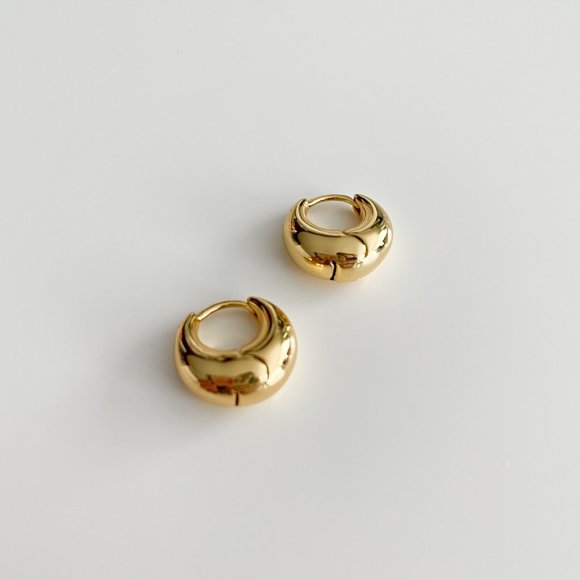Madewell Puffy Hoop Earrings (Polished Gold) - Picture 2 of 3